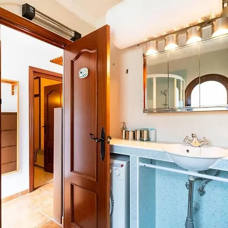 Apartamento Detached House Big Terrace, Few Steps Away From The Beach, Paddel, Golf, Bbq *